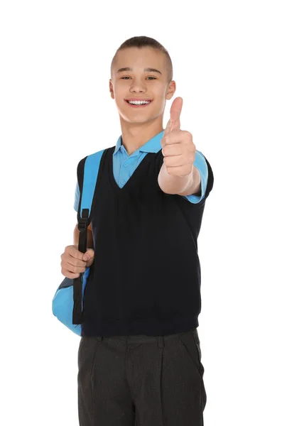 Beyaz arka plan üzerinde sırt çantası ile okul üniforması genç çocuk Portresi — Stok fotoğraf