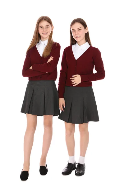 Teljes hossza portré tizenéves lányok az iskolai egyenruha, fehér alapon — Stock Fotó