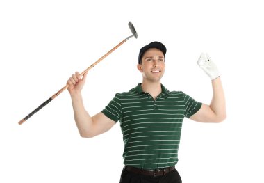 Beyaz arka planda golf sopası olan genç bir adam.