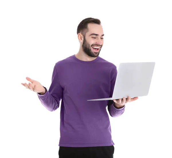 Hombre usando el ordenador portátil para el chat de vídeo aislado en blanco — Foto de Stock