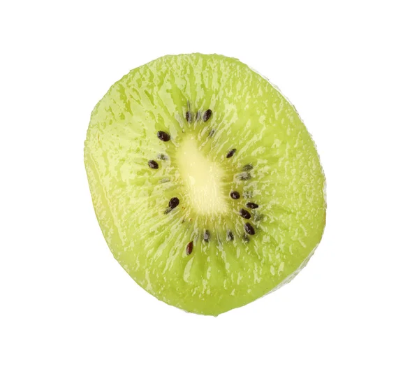 Cortar kiwi jugoso fresco sobre fondo blanco — Foto de Stock