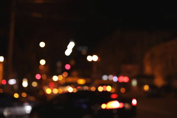 Luzes de rua bonitas à noite. Efeito Bokeh — Fotografia de Stock