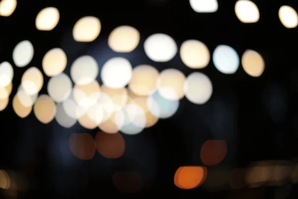 Hermosas luces de la calle por la noche. Efecto Bokeh —  Fotos de Stock