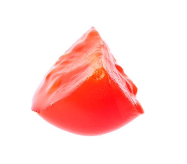 Вырезать красный помидор черри на белом фоне — стоковое фото