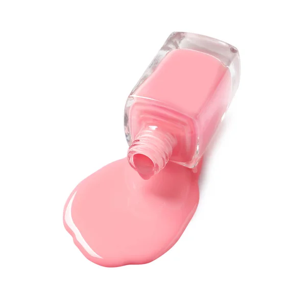 Smalto per unghie a colori rovesciato con bottiglia su sfondo bianco — Foto Stock