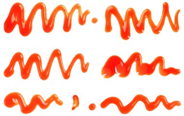 Beyaz arka planda leziz domates sosu seti, üst manzara.