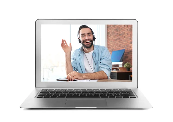 Uso de ordenador portátil para el chat de vídeo con el hombre sobre fondo blanco — Foto de Stock