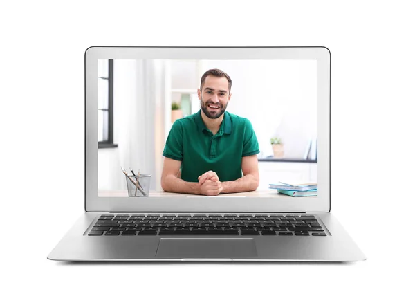 Usando laptop para bate-papo de vídeo com o homem no fundo branco — Fotografia de Stock