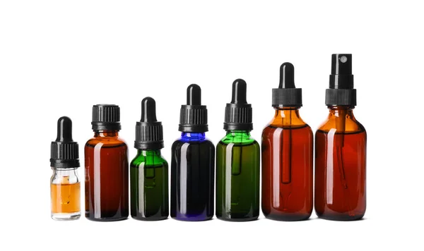 Frascos cosméticos de aceites esenciales sobre fondo blanco —  Fotos de Stock