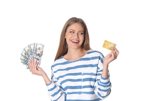 Portrait de jeune femme heureuse avec de l'argent et carte de crédit sur fond blanc — Photo