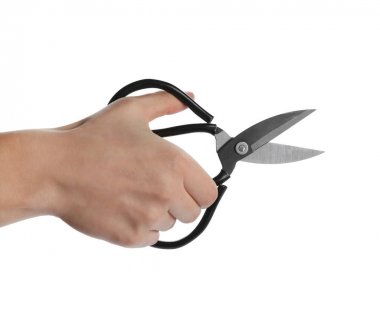 Beyaz, closeup izole dikiş makası çifti tutan adam