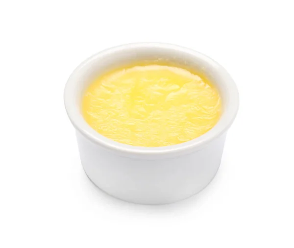 Keramische kom met geklaarde boter op witte achtergrond — Stockfoto