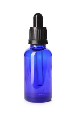 Beyaz arka plan üzerinde uçucu yağ Kozmetik şişe