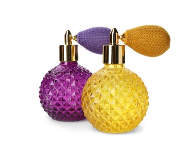 Beyaz izole parfüm Vintage şişeler