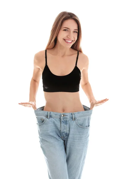 Slim Woman i oversized jeans på vit bakgrund. Perfekt kropp — Stockfoto