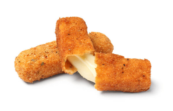 Вкусный хрустящий сыр палочки изолированы на белом
