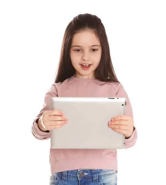 Ragazzina utilizzando la chat video su tablet su sfondo bianco — Foto Stock