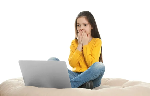 Menina usando chat de vídeo no laptop contra fundo branco — Fotografia de Stock