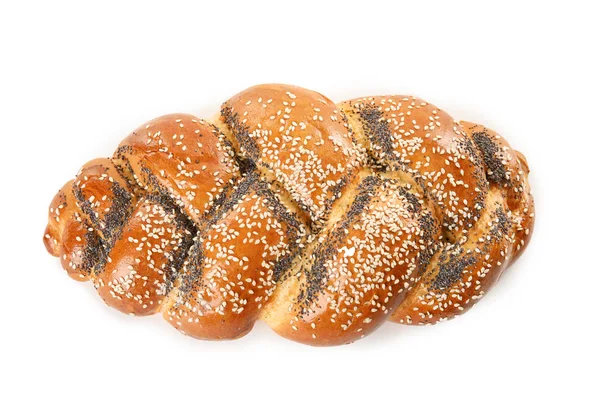 Süßer geflochtener Challah auf weißem Hintergrund, Draufsicht. frisches Brot — Stockfoto