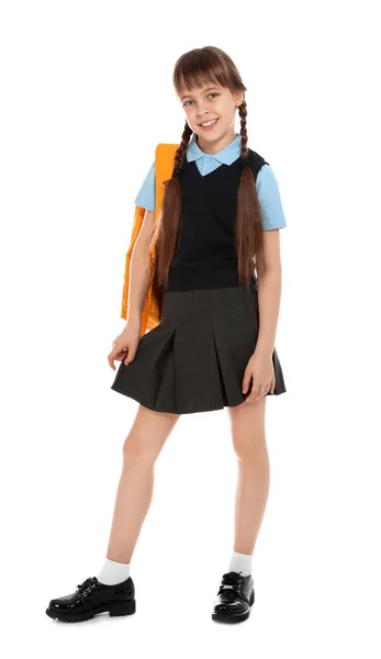 Pełna długość Portret Cute Girl w szkole mundur z plecakiem na białym tle — Zdjęcie stockowe