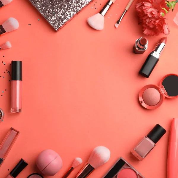 Flat lay composition with beauty accessories and space for text on coral background — Stock Photo, Image