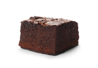 Beyaz arka planda taze brownie parçası. Lezzetli çikolatalı pasta