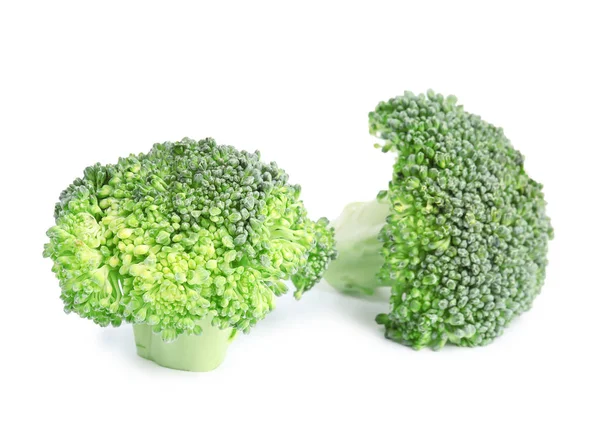 Brócoli verde fresco sobre fondo blanco. Alimentos ecológicos — Foto de Stock