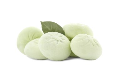 Beyaz arka plan üzerinde defne yaprağı ile Ham köfte