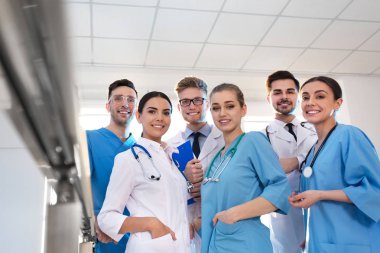 İçeride tıbbi doktorlar grubu. Birlik konsepti