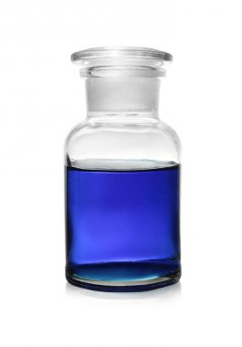 Beyaz izole renkli sıvı ile Şişe. Çözelti kimyası