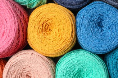 Arka plan olarak örgü iplikleri Clews, üst görünüm. Dikiş malzemeleri