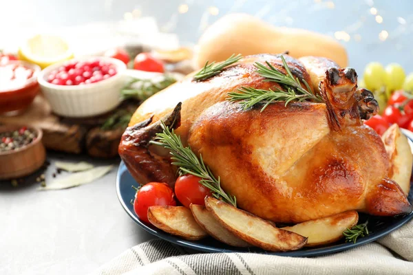 Delicious roasted turkey for traditional festive dinner on table — Stock Photo, Image
