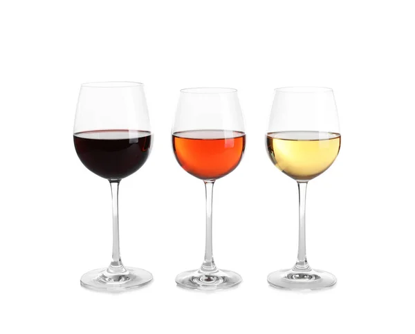 Gläser mit verschiedenen Weinen auf weißem Hintergrund — Stockfoto