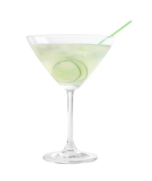 Vaso de sabroso martini con pepino sobre fondo blanco — Foto de Stock