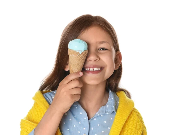 Bedårande liten flicka med läcker glass på vit bakgrund — Stockfoto