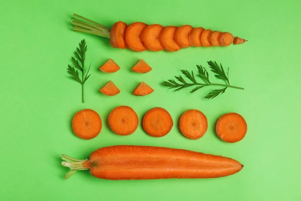 Creative flat lay composition with fresh ripe carrots on color background — Stock Photo, Image
