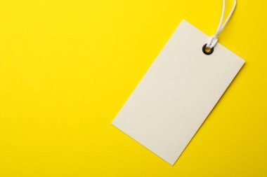 Renk arka plan üzerinde metin için boşluk ile karton etiket, üst görünüm