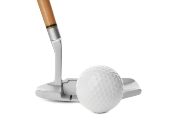 Bater bola de golfe com clube no fundo branco — Fotografia de Stock