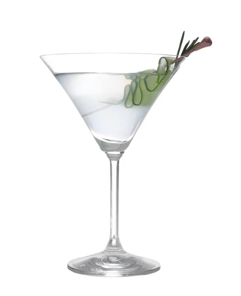 Pohár ízletes Martini uborkával és rozmaringgal fehér alapon — Stock Fotó