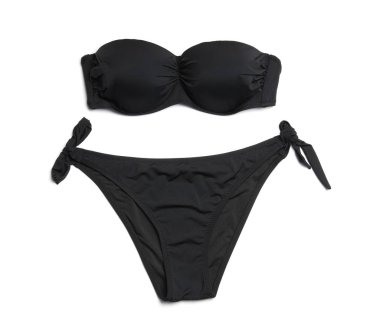Beyaz arka planda şık bikini, üst görünüm. Plaj aksesuarları