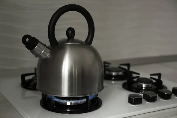 Steel kettle with whistle on modern gas stove. Space for text — Stock Photo, Image