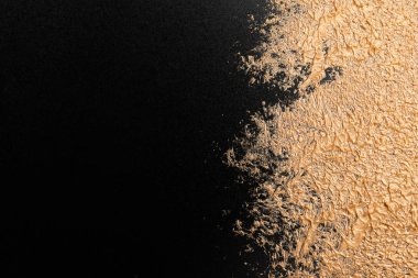 Siyah arka plan üzerine altın boya. Metin için alan