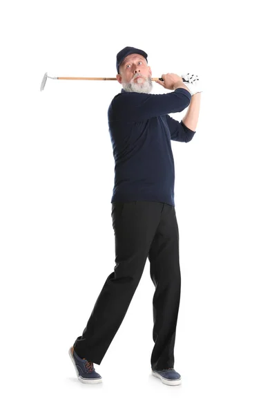 Homem sênior jogando golfe no fundo branco — Fotografia de Stock