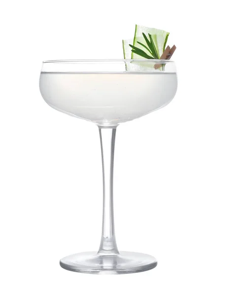 Verre de martini savoureux avec concombre et romarin sur fond blanc — Photo