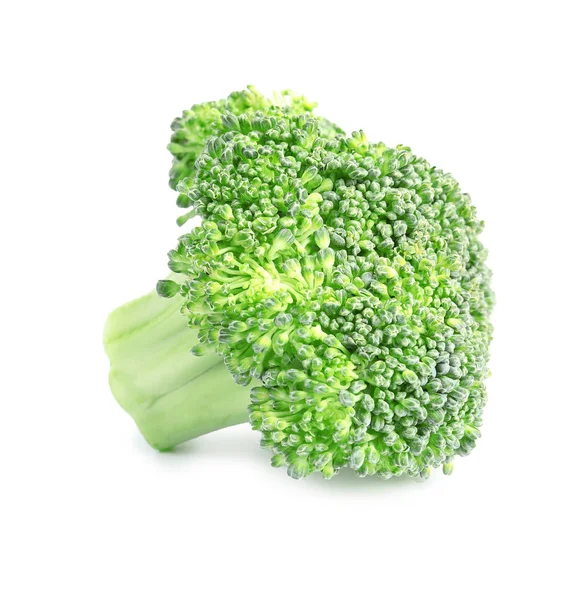 Färsk grön broccoli på vit bakgrund. Ekologisk mat — Stockfoto