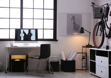 Modern bisiklet ile şık odası iç. Yenilikçi tasarım