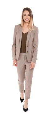 Beyaz arka planda iş kadınının tam uzunlukta portresi