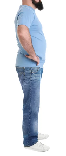 Nadváha muž izolovaný na bílém, v šatně. Hubnutí — Stock fotografie