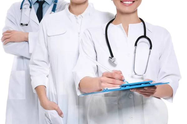 Doutor com área de transferência e colegas em fundo branco, close-up. Conceito de unidade — Fotografia de Stock