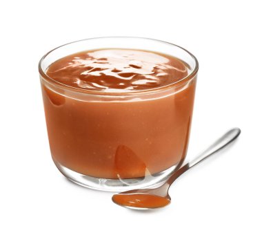 Cam ve lezzetli karamel sos kaşığı beyaz izole
